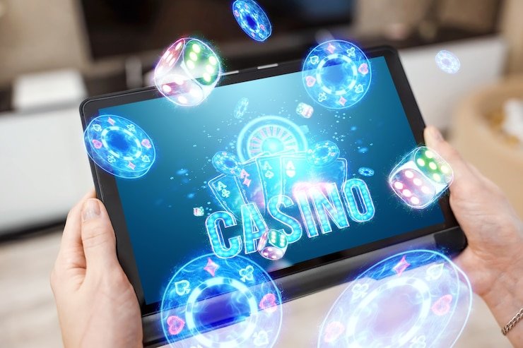 Pengguna Indonesia memainkan slot online aleksis17 dari smartphone saat bersantai di rumah